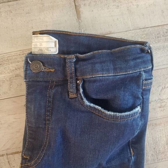 Free PEOPLE High-Rise Busted Knee Skinny Distressed Size 25 - Picture 3 of 10